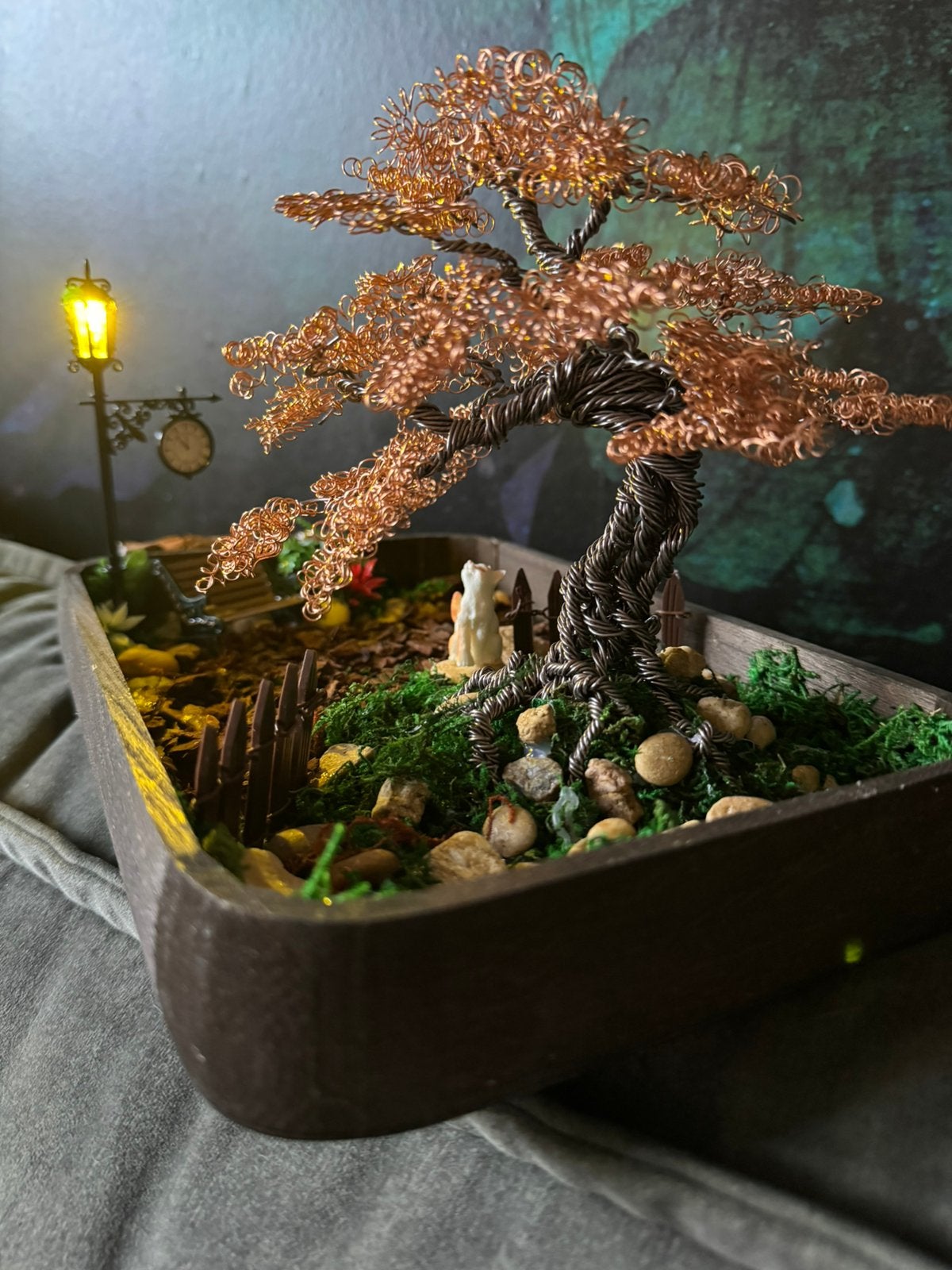 UNIEK HANDGEMAAKT HERFSTTAFEREEL MET DRAADBOOM, Ophalen, Binnen, Overige typen, Inclusief kunstbloemen