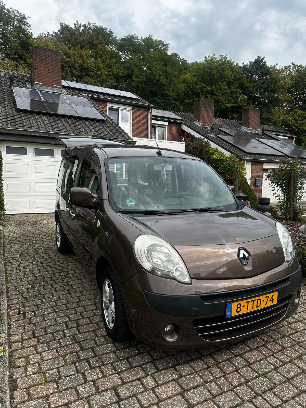 Renault Kangoo 1.6 16V 106 pk | Rolstoelauto 3+1, Stof, Zwart, 4 cilinders, Bruin