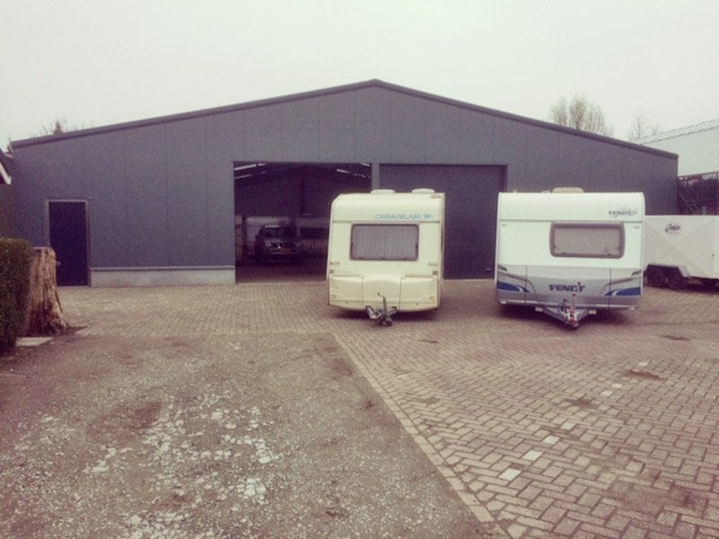 Caravanstalling Heythuysen, Caravans en Kamperen