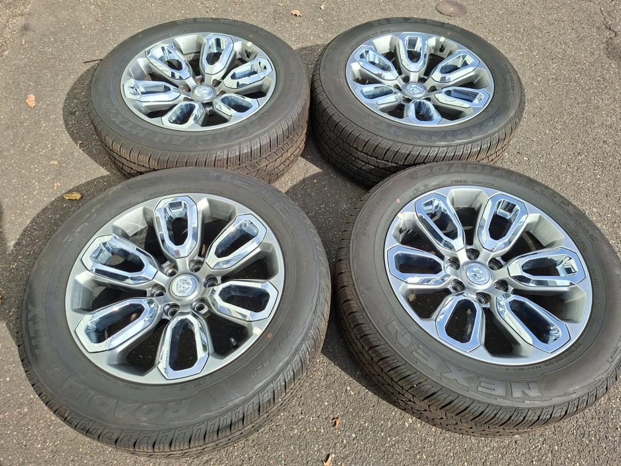 Dodge Ram 1500 , Set Nexen banden met velgen  - 275/55R20, Auto-onderdelen, Ophalen, Gebruikt, 275 mm, Banden en Velgen