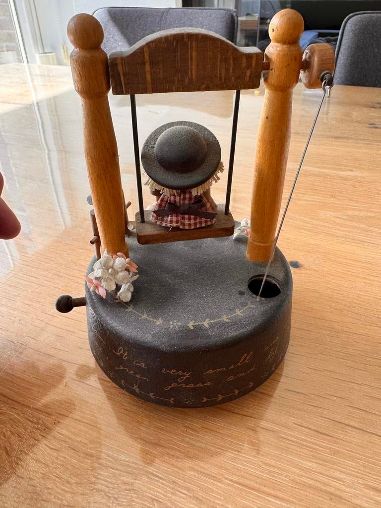 Vintage Muziekdoosje 'Humming Farm' met Schommelpopje, Ophalen of Verzenden