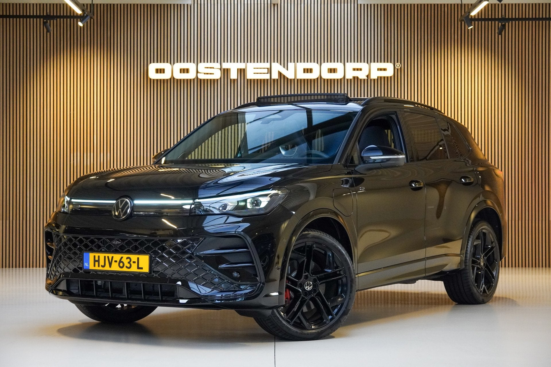 Volkswagen Tiguan 1.5/204pk eHybrid R-Line Blackstyle|2025|P, Auto's, Alcantara, Zwart, Origineel Nederlands, Bedrijf