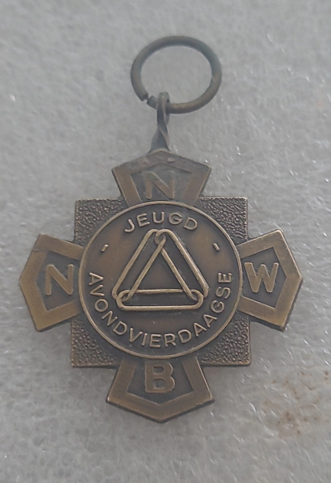 Vintage Jeugd Avondvierdaagse Medaille, Postzegels en Munten, Penningen en Medailles, Verzenden
