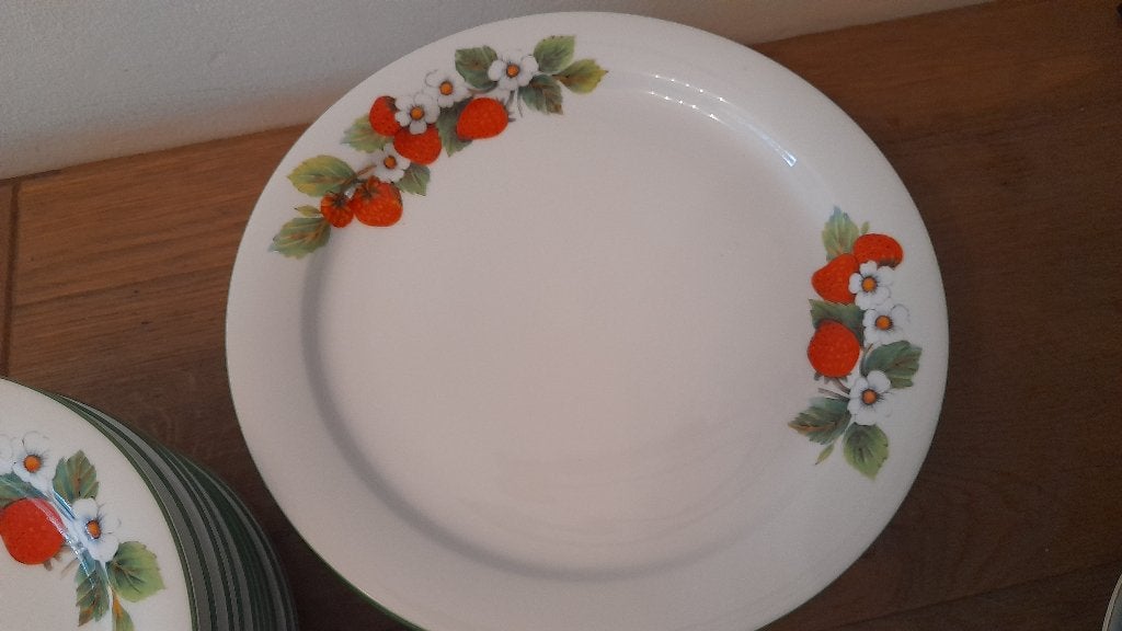 11 ontbijtborden 5 diner borden Winterling aardbei motief, Huis en Inrichting, Ophalen, Gebruikt, Overige merken, Bord(en)