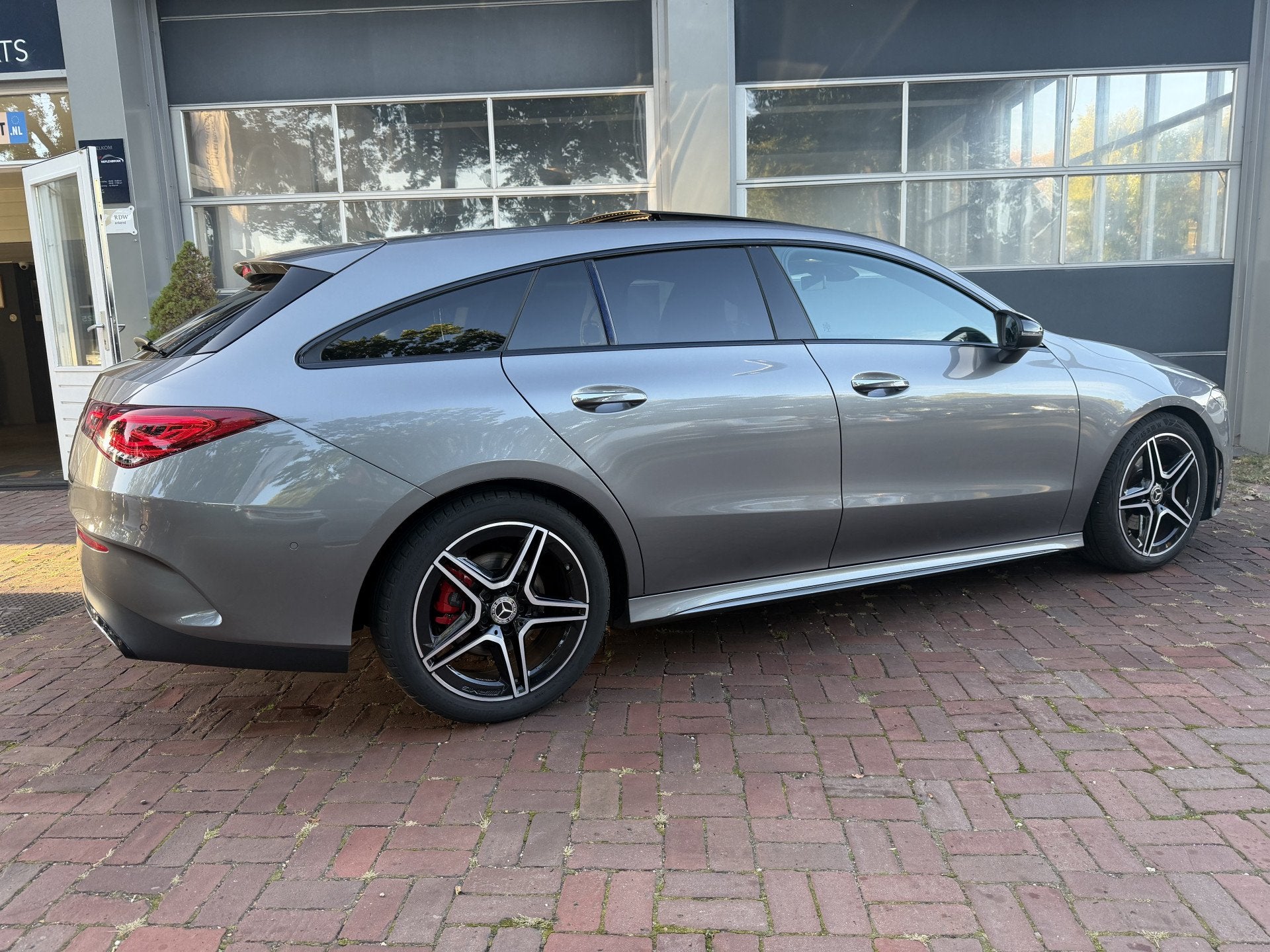 Mercedes-Benz CLA-Klasse Shooting Brake 180 Business Solutio, Auto's, 136 pk, Gebruikt, 4 cilinders, Leder en Stof