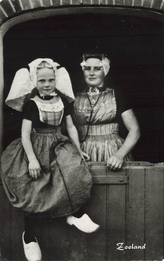 Zeeland, Klederdracht, Ophalen of Verzenden, 1960 tot 1980, Gelopen, Zeeland
