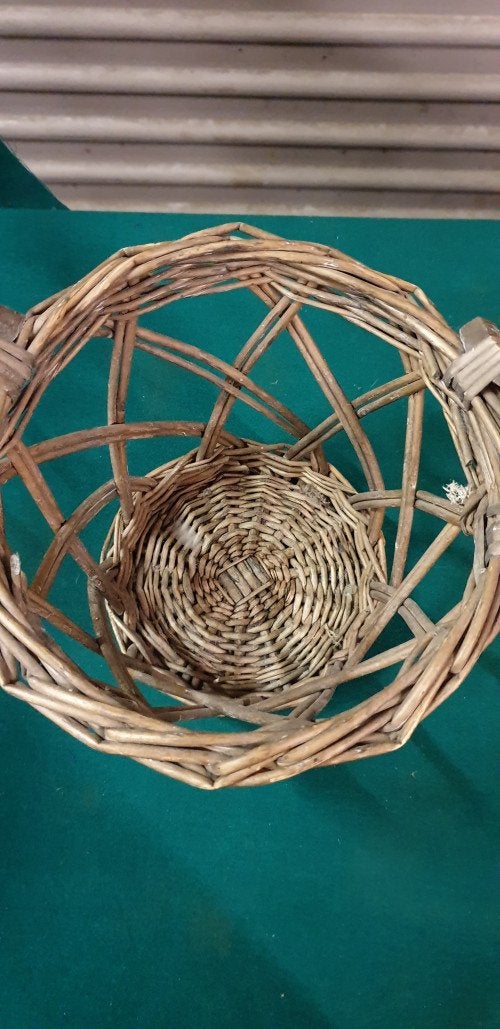 Mand gevlochten riet, Huis en Inrichting, Woonaccessoires | Schalen en Manden, Ophalen of Verzenden, 'T Olde Gre-j, Info@toldegrej.nl