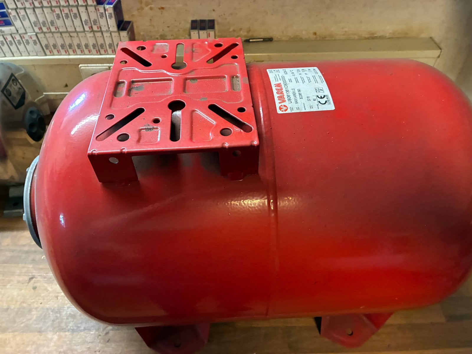 Expansievat Varem 80 liter, Ophalen, Nieuw, Elektrisch, Overige typen