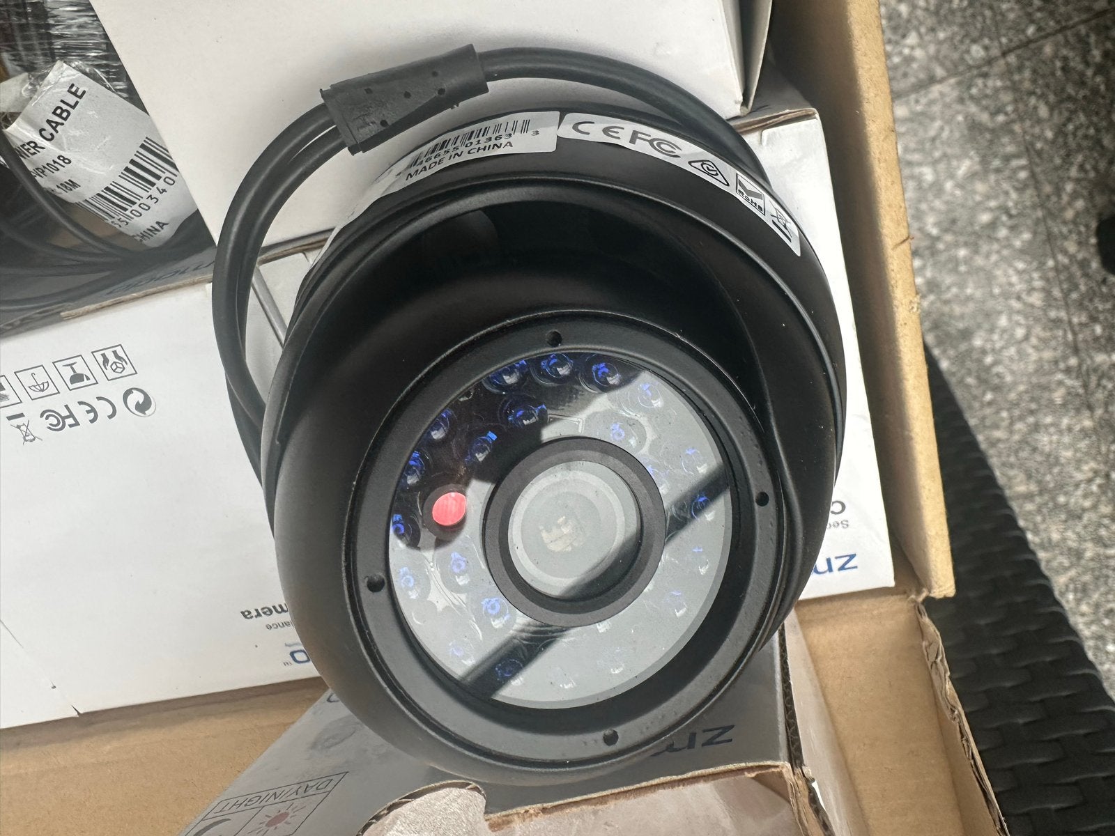 Zmodo 4 Dome Camera's Pakket met Funlux DVR, Ophalen of Verzenden, Nieuw, Binnencamera