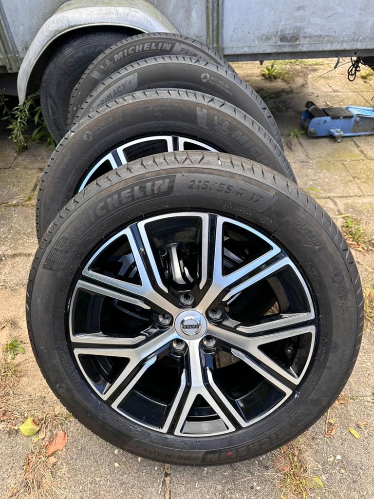 Volvo V/S60(V40-V70etc) Nieuwe Zomerset, Ophalen, 215 mm, --, Banden en Velgen