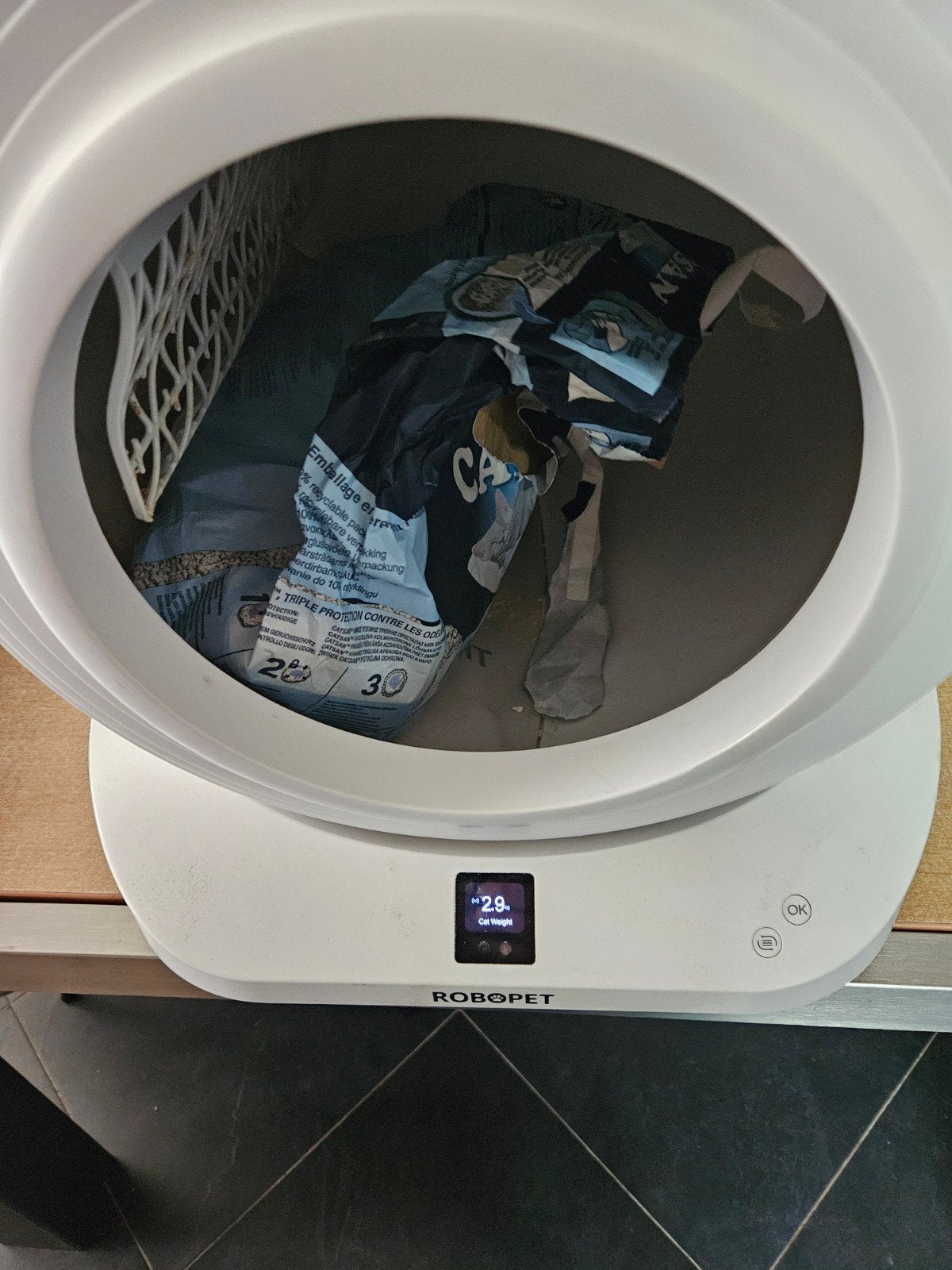 zelfreinigende kattenbak, Ophalen