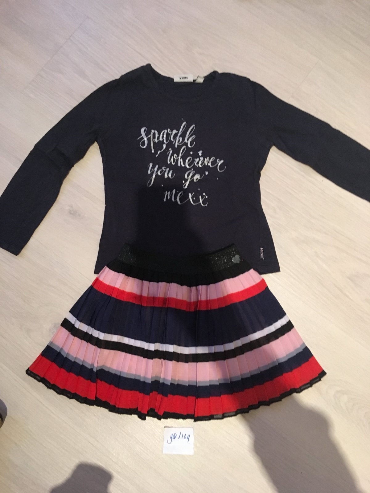 Leuke set: Mexx shirt en gestreepte plooirok voor meisje, Ophalen of Verzenden, Gebruikt, Meisje, Setje