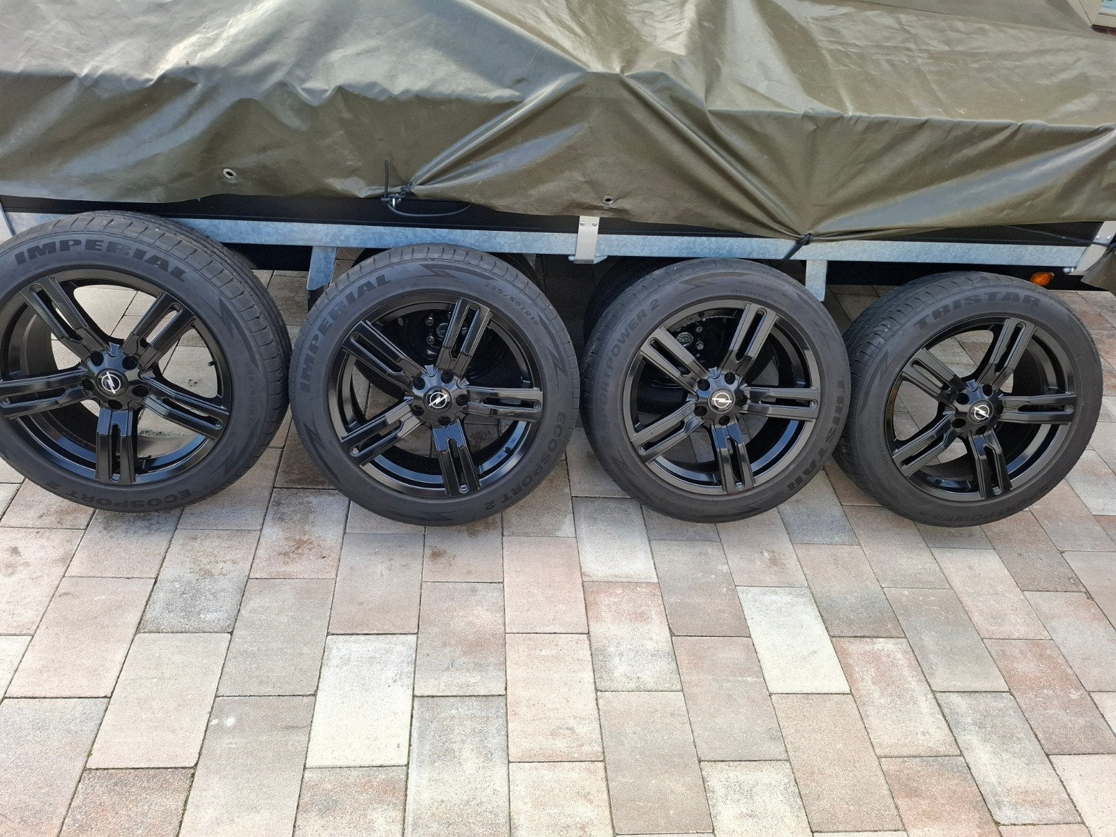 18 inch 5x114,3 Opel Vivaro velgen zwart met zomerbanden, Ophalen