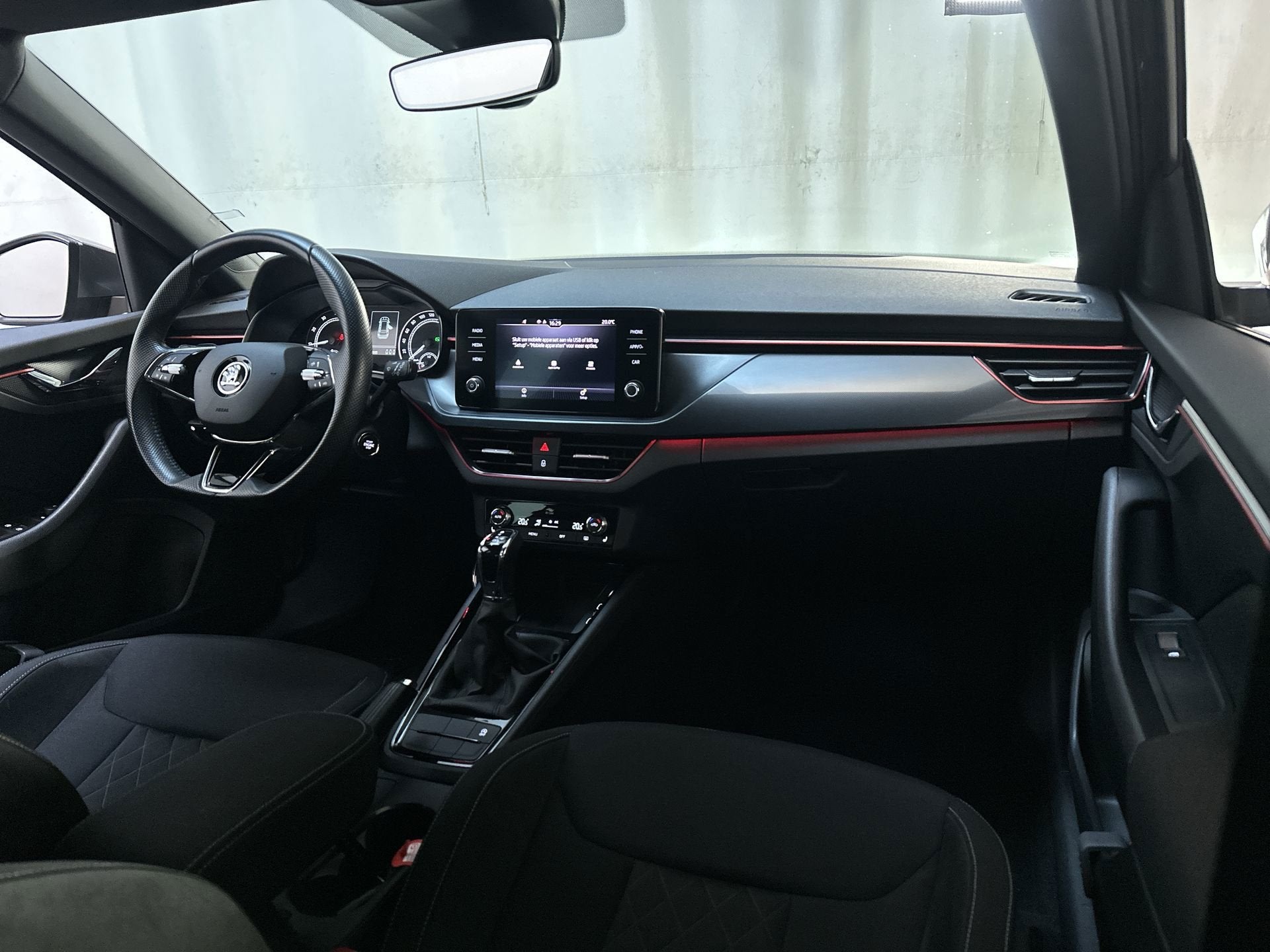Skoda Kamiq 1.0 TSI 110pk DSG Sport Business Adaptive Cruise, Auto's, Dealer onderhouden, Stof, Gebruikt, Met garantie (alle)
