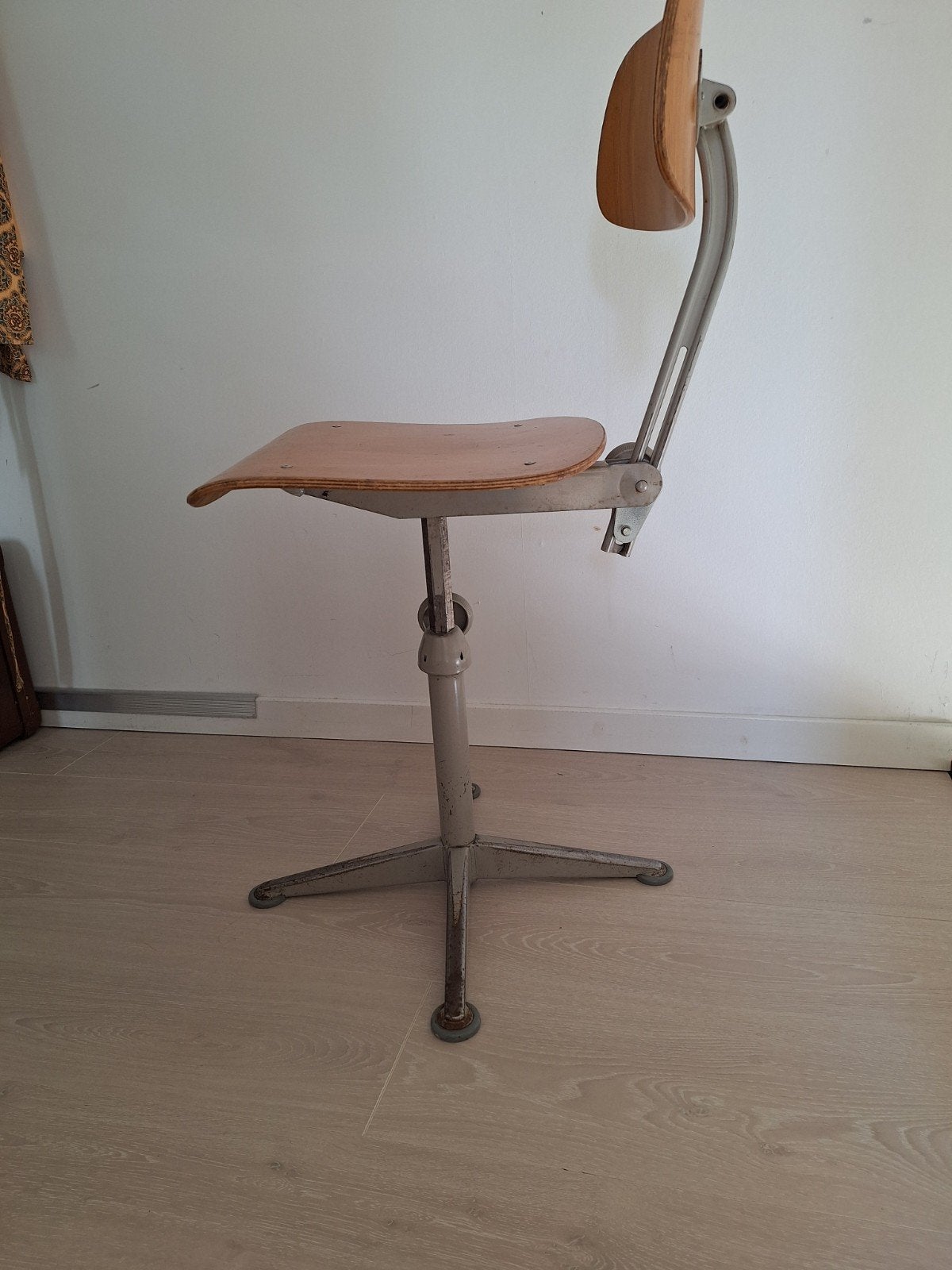 vintage industriele bureaustoel/werkstoel 2x, Ophalen of Verzenden, Ergonomisch, Gebruikt, Bruin
