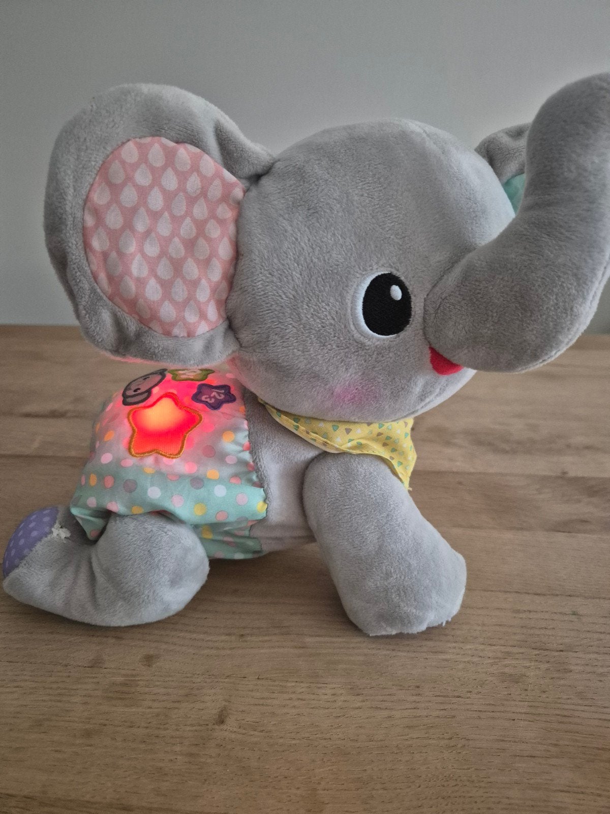 nieuwstaat Vtech interactieve knuffel kruip en leer Olifant, Ophalen of Verzenden, Zo goed als nieuw, Olifant