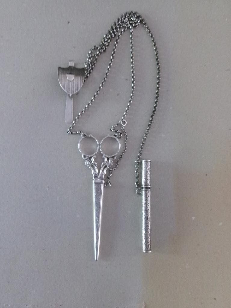 Zilveren chatelaine schaar foudraal naaldenkoker rokhaak, Verzenden, Zilver