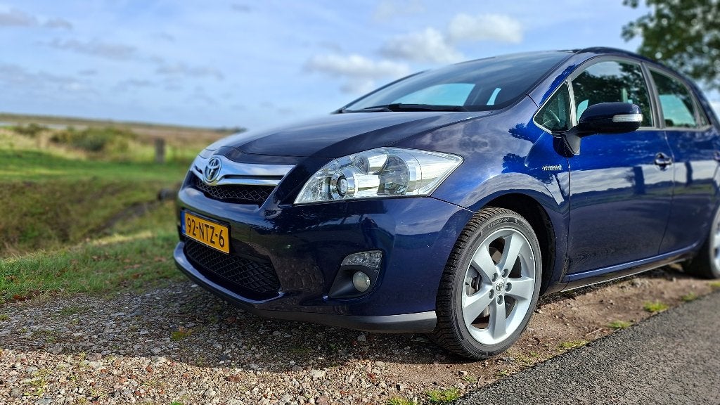 Toyota Auris 1.8 Full Hybrid Executive 5DR CVT 2010 Blauw, Dealer onderhouden, 4 cilinders, 75 €/maand, 1798 cc