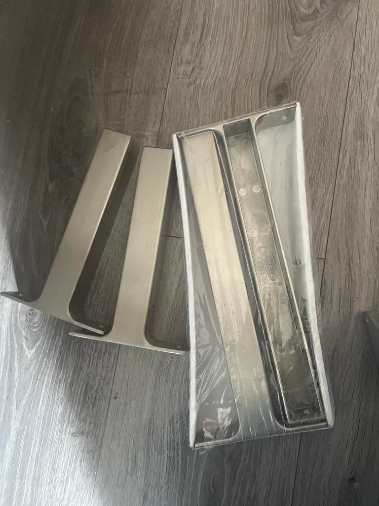 IKEA EKBY BÄRANDE plankdragers (2 paar), Huis en Inrichting, Woonaccessoires | Krantenbakken en Lectuurbakken, Ophalen of Verzenden