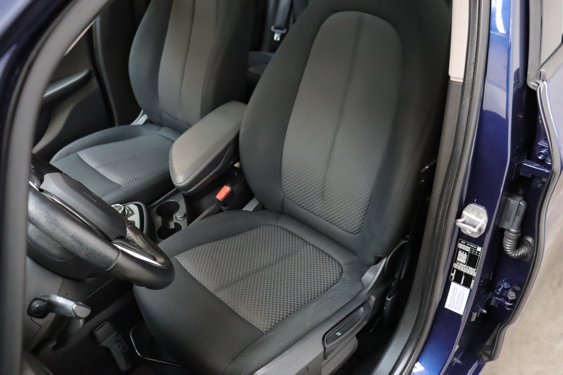 BMW 2 Serie Active Tourer 218i Executive Automaat / Navigati, Stof, Gebruikt, Euro 6, Blauw
