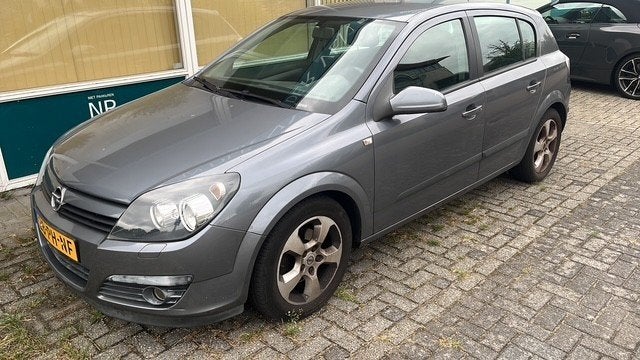Opel Astra 1.6-77KW 5D AUTOMAAT 2004 Grijs-AIRCO-lees text, Auto's, Opel, 4 cilinders, 1165 kg, Origineel Nederlands, 630 kg