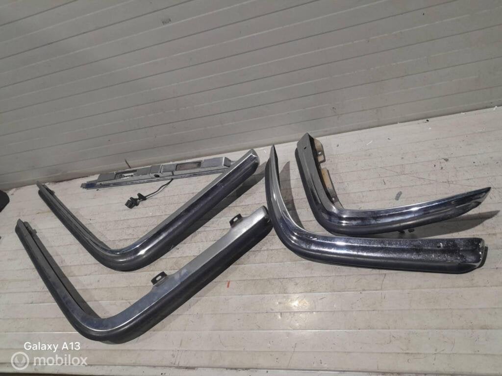 Bumperlijst Mercedes W116 S Klasse 1168800170 1168800270, Gebruikt, Ophalen of Verzenden