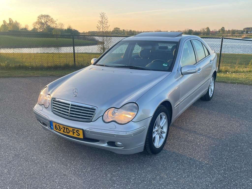 Lage Km, Automaat, Airco, Xenon, Schuifdak, Trekhaak, 1998 cc, 4 cilinders, 129 pk, 11 km/l