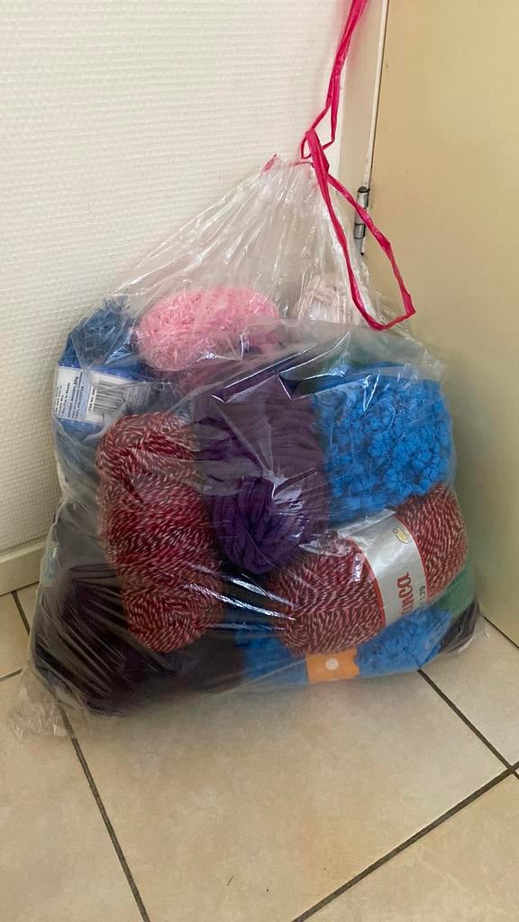 Zak met wol gratis op te halen knutselen haken breien, Hobby en Vrije tijd, Ophalen of Verzenden, Zo goed als nieuw, Breien of Haken