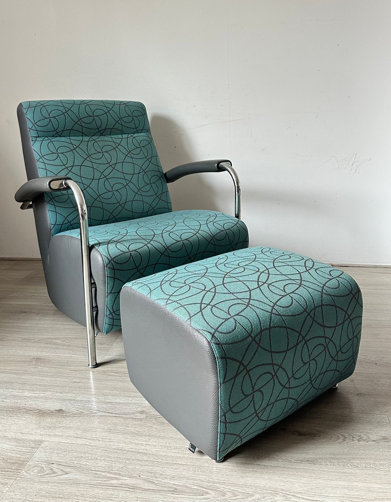 Leolux Scylla met hocker, Ophalen, Zo goed als nieuw, 75 tot 100 cm, Leer
