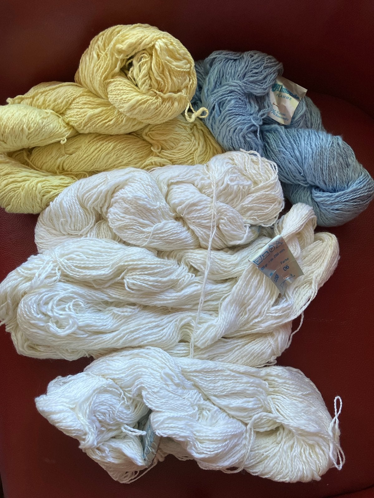 Reliëf Katoen Garen - 3 wit, 2 geel, 1 blauw . 6 strengen, Hobby en Vrije tijd, Ophalen, Nieuw, Breien of Haken, Wol of Garen
