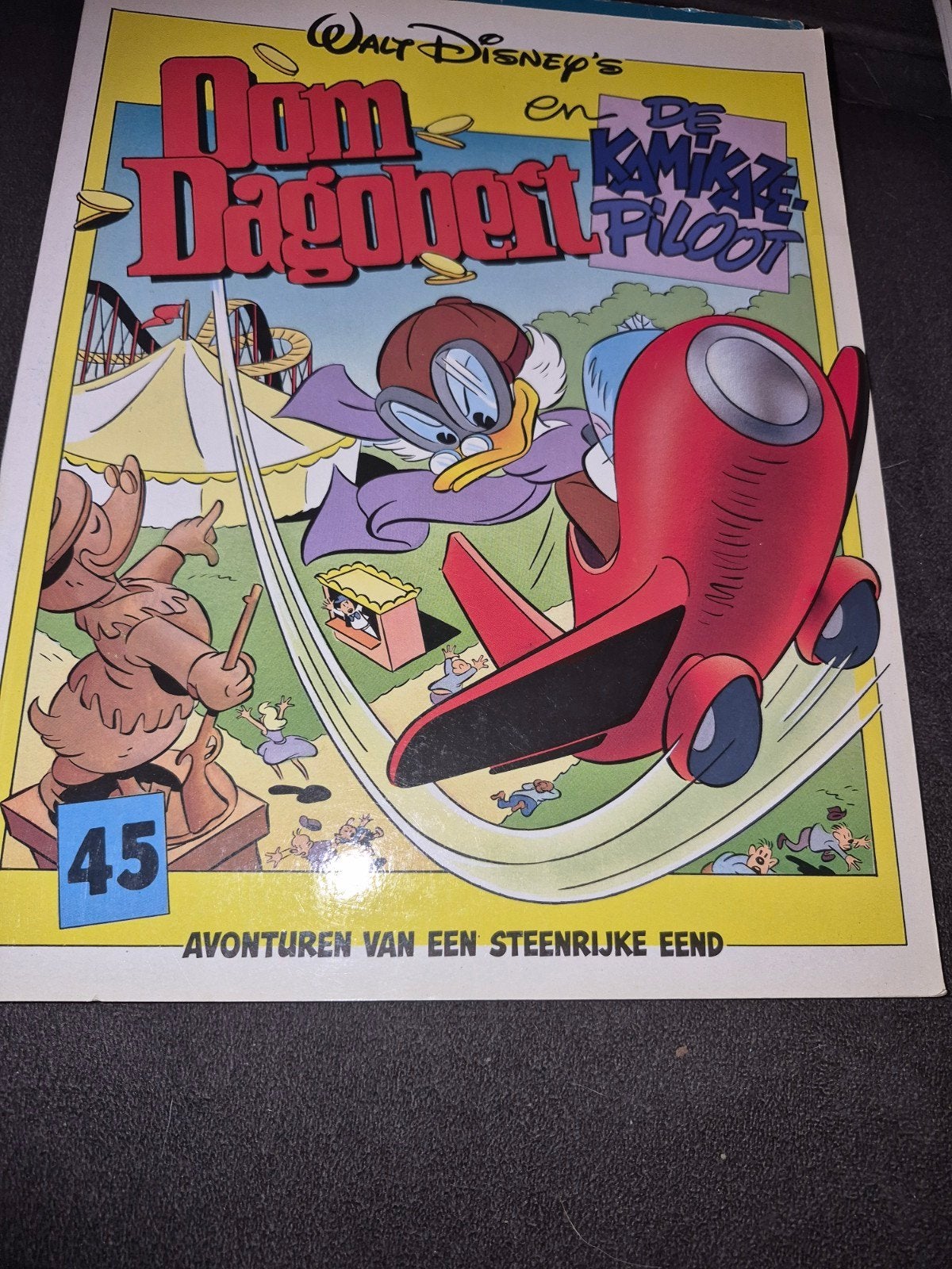 Donald Duck: Oom Dagobert en de Kamikaze Piloot (nr. 45), Eén stripboek, Ophalen of Verzenden, Zo goed als nieuw