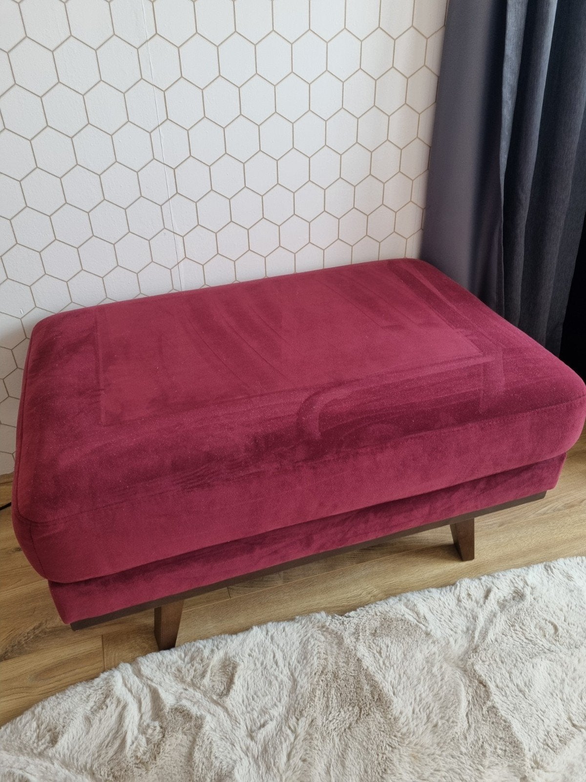 Bordeauxrode Hocker/Voetenbank, Ophalen, Modern, Comfortabel, Velours, 100 tot 125 cm, Zo goed als nieuw
