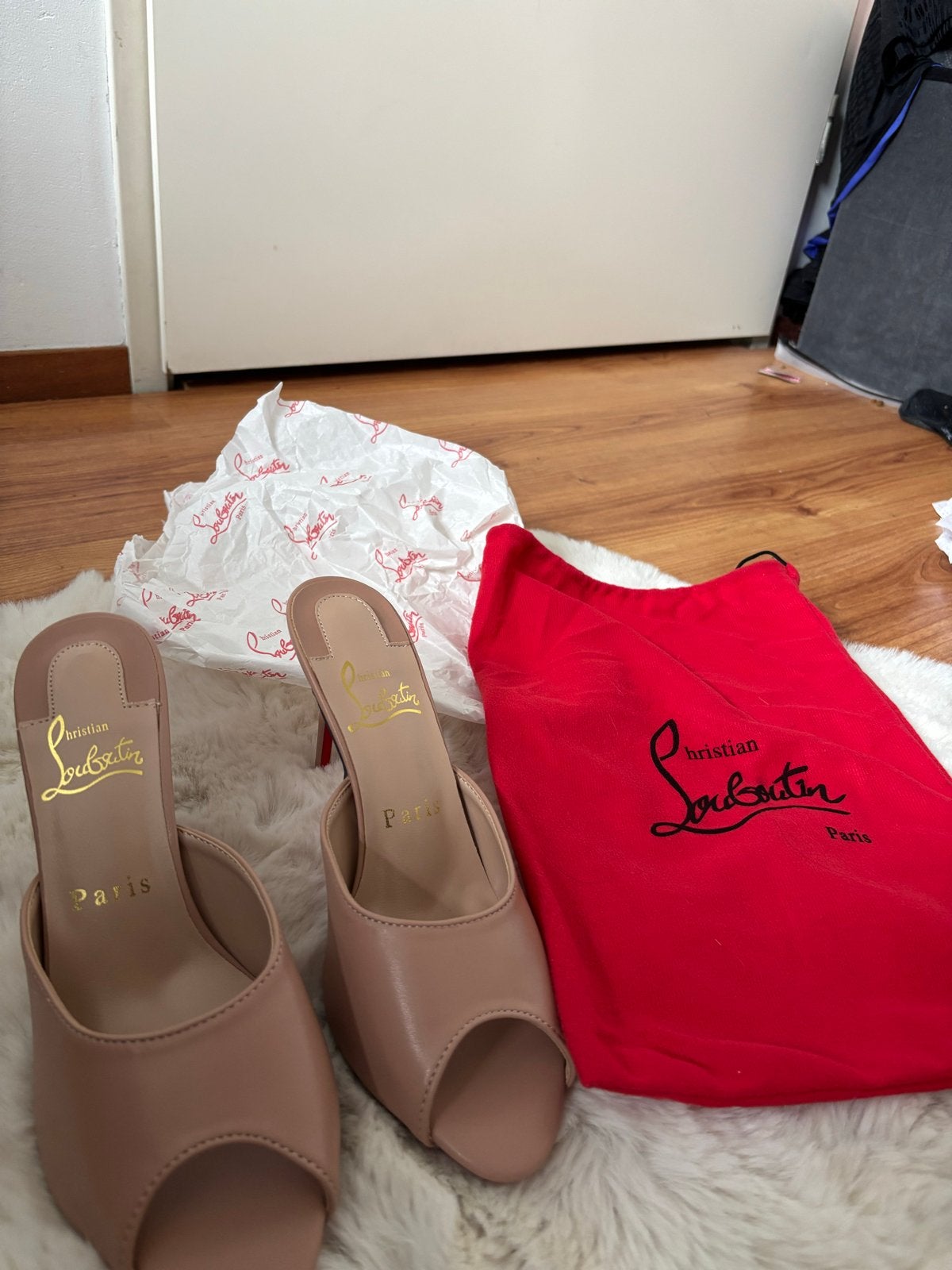 Christian Louboutin Hakken Maat 38 met stoffenzak, Ophalen of Verzenden, Zo goed als nieuw, Beige, Pumps