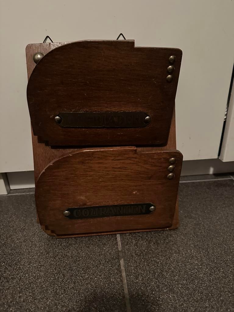Art deco houten kranten en dagbladen houder., Huis en Inrichting, Woonaccessoires | Krantenbakken en Lectuurbakken, Ophalen of Verzenden