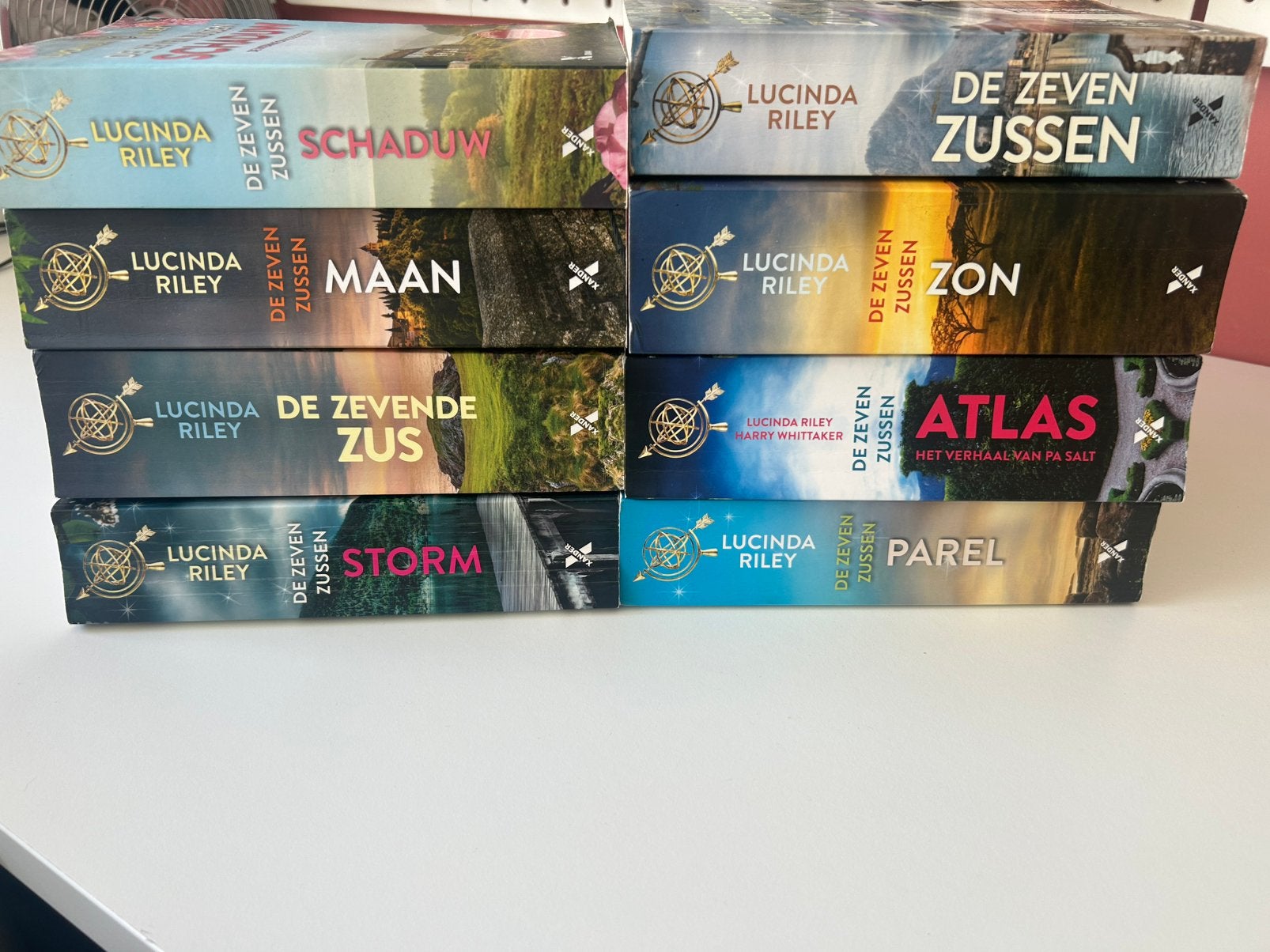 Complete boekenserie van Lucinda Riley - de zeven zussen, Boeken, Ophalen of Verzenden, Gelezen