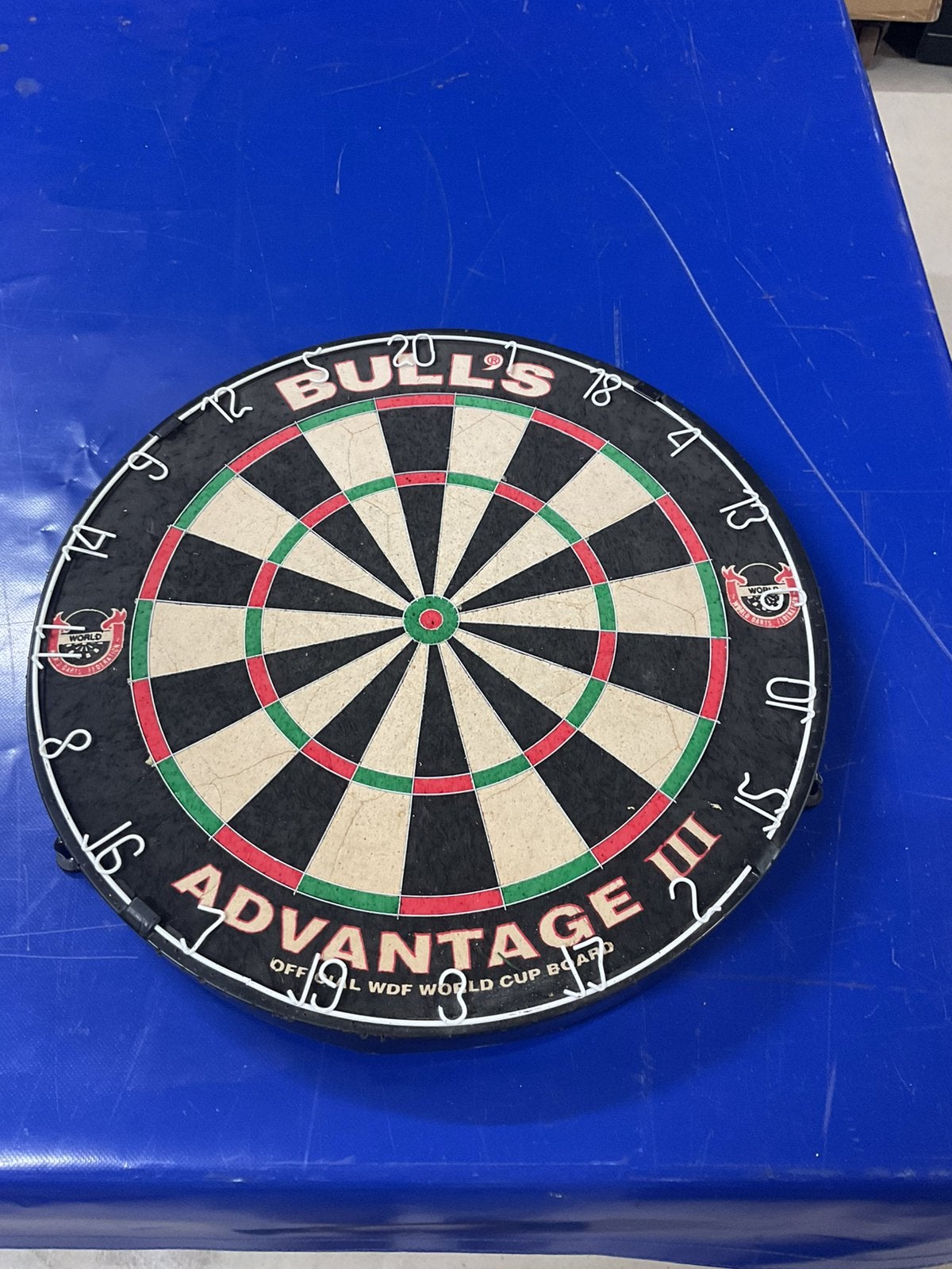 Bull’s Advantage 3 dartbord, Sport en Fitness, Ophalen of Verzenden, Zo goed als nieuw, Dartbord