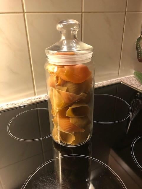 Glazen pot met sierpasta, Ophalen