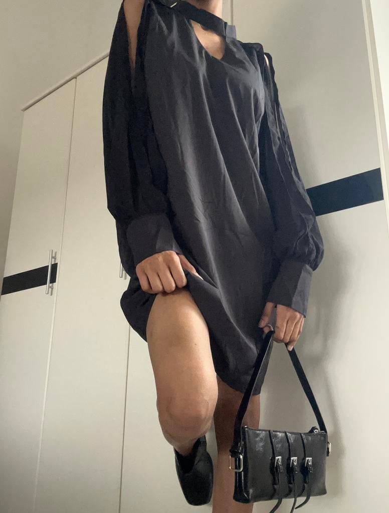 Jurk met kraag en open armen (goth chic style) NIEUW, Zwart, Nieuw, Cocktailjurk, Ophalen of Verzenden
