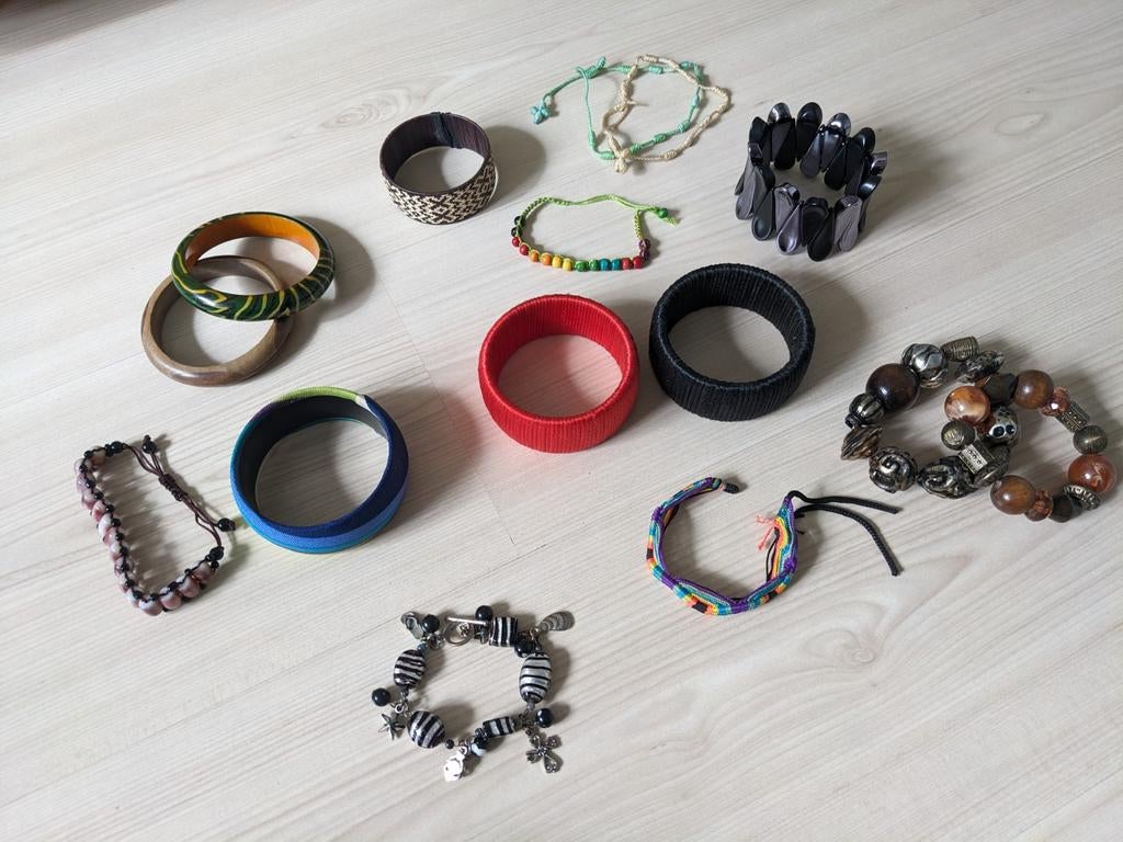 13 armbanden, diverse modellen en kleuren, Sieraden, Tassen en Uiterlijk, Armbanden, Ophalen, Zo goed als nieuw, Overige kleuren