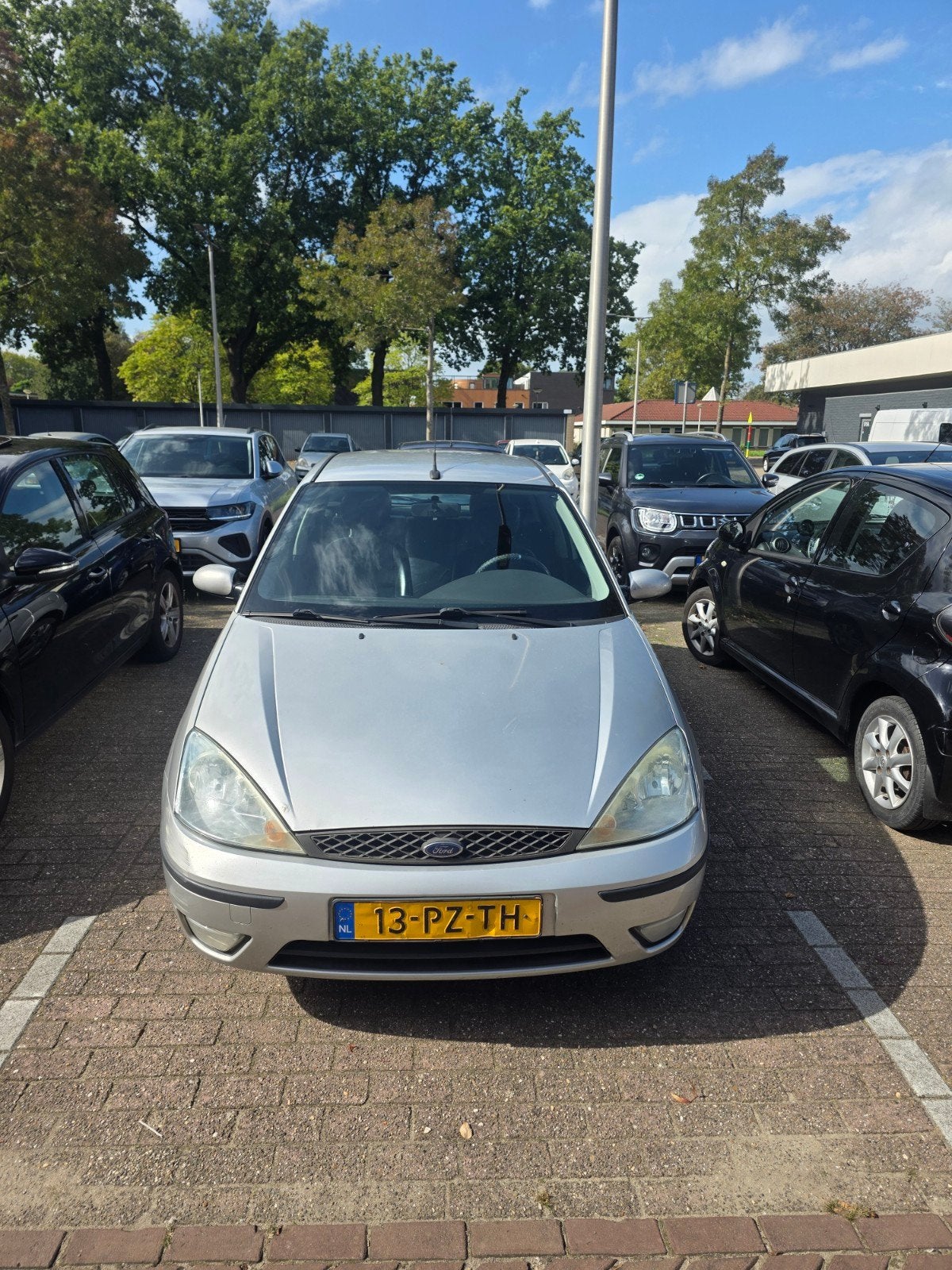 Te koop ford focus 1.6 benzine met nieuwe APK tot sep 2027, Auto's, Dealer onderhouden, Zwart, 1600 cc, Leder