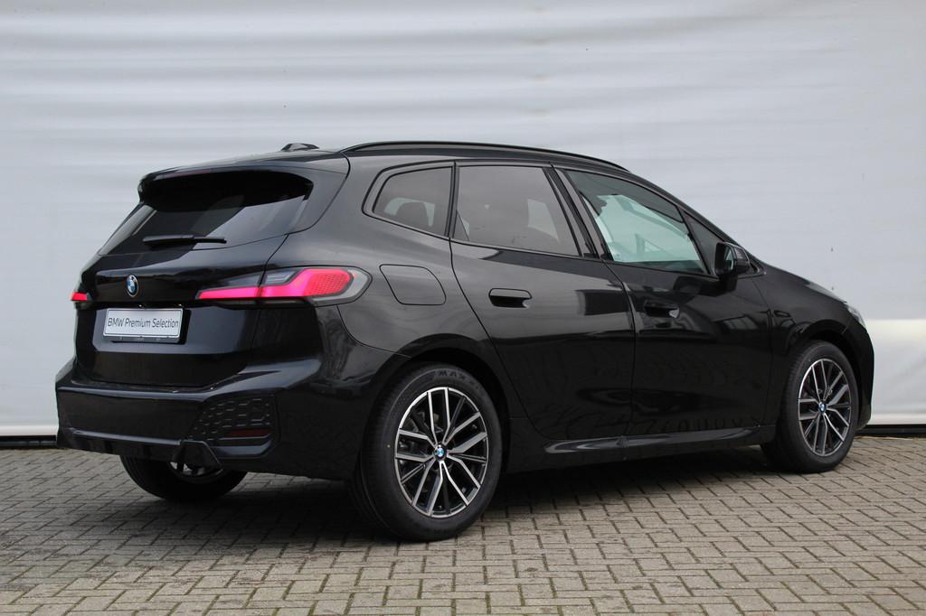 BMW 2 Serie Active Tourer 220i M Sport Automaat / Trekhaak /, Stoelverwarming, Zwart, 156 pk, Zwart