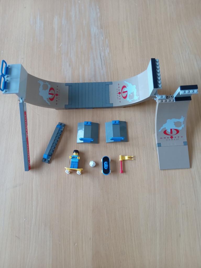 LEGO Sports 3537 skateboardbaan + 5015 skateboarder, Gebruikt, Overige thema's, Lego, Ophalen of Verzenden