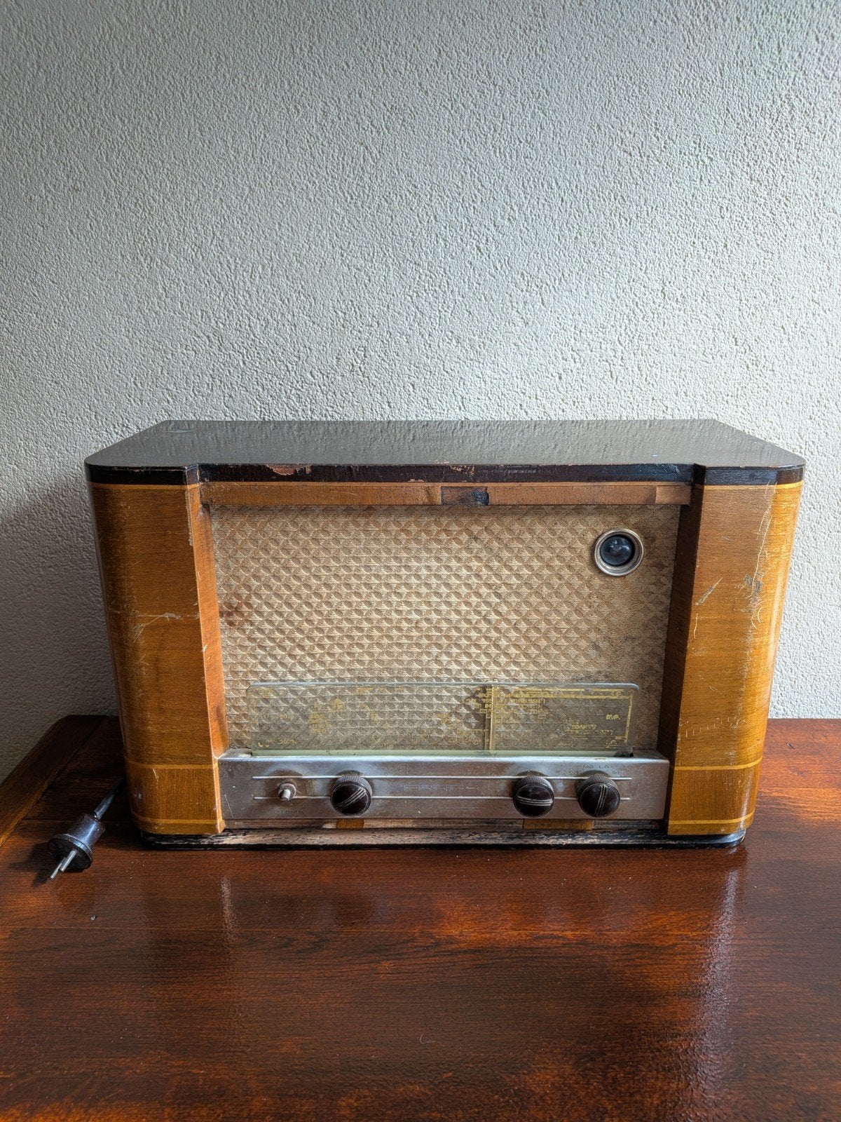 Antieke/vintage Erres radio model KY 507 uit circa 1950. 

E, Ophalen