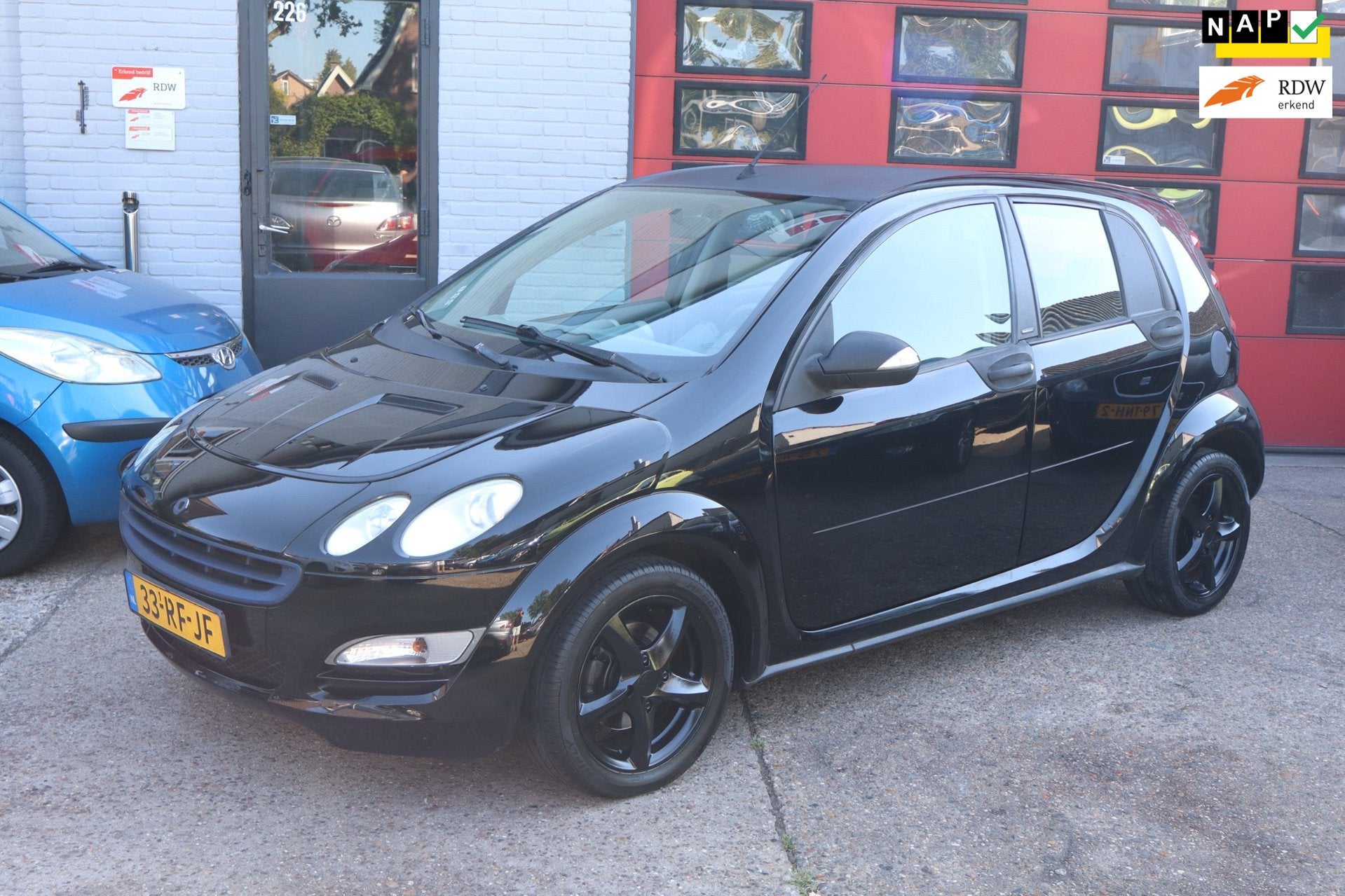 Smart Forfour 1.1 blackbasic , NIEUWE APK , ZUINIG RIJDEN ., Voorwielaandrijving, Zwart, Origineel Nederlands, Bedrijf