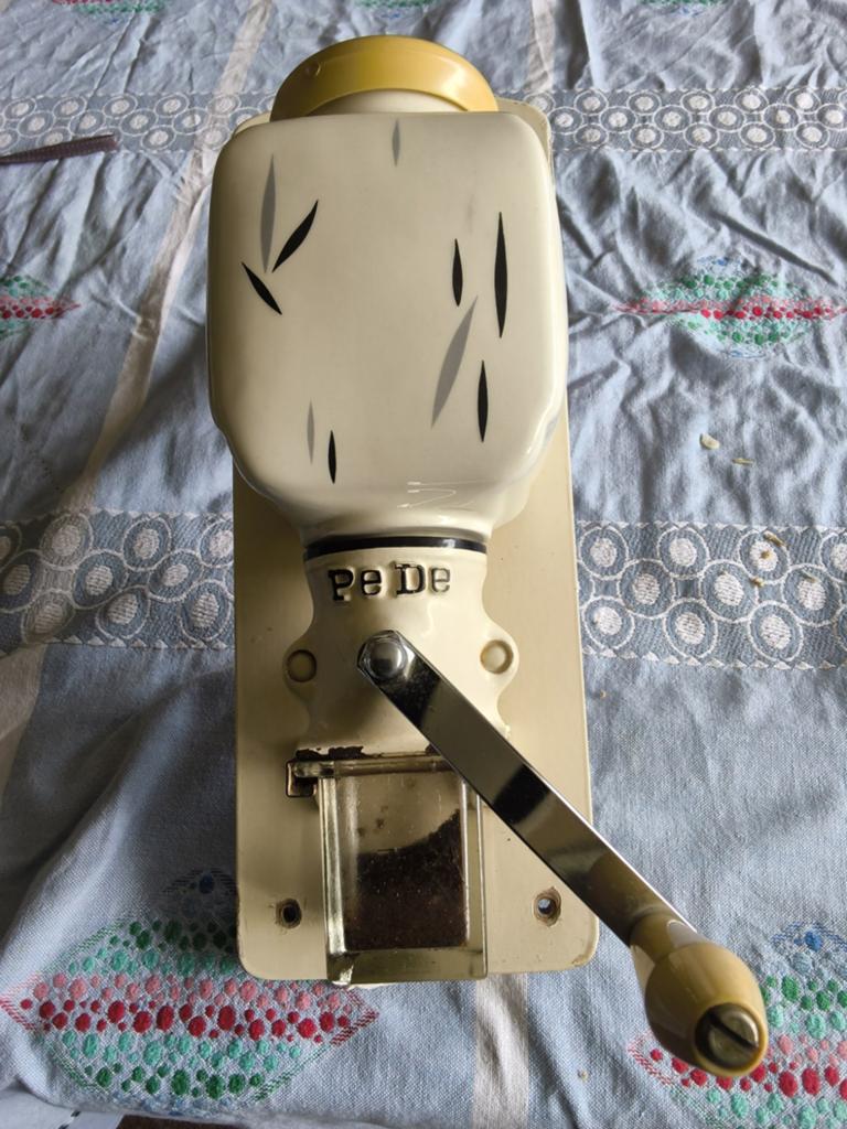 Vintage Pe De Wandkoffiemolen - Crème met Zwart/Grijs, Ophalen of Verzenden