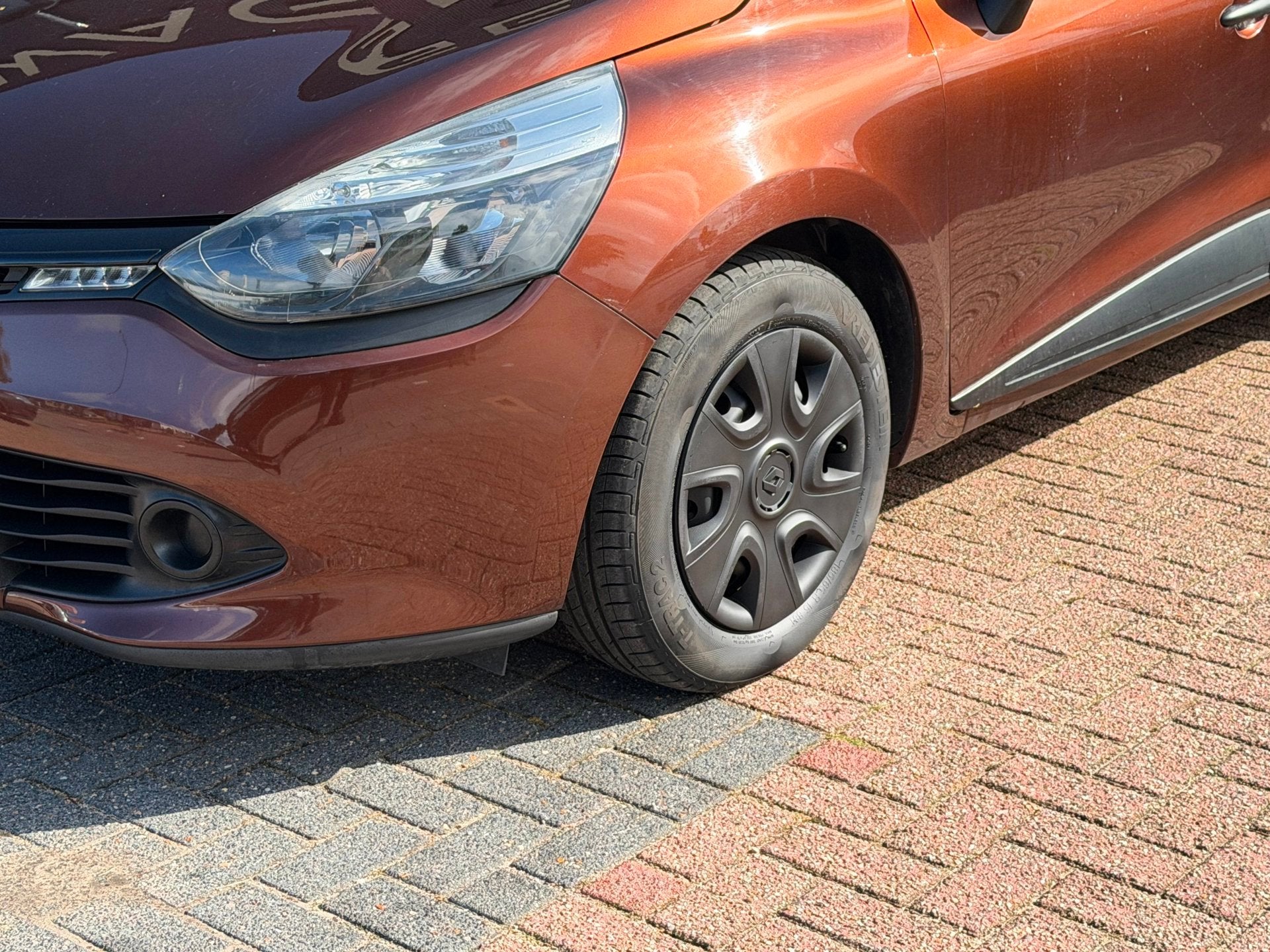 Renault Clio 0.9 TCe Authentique Airco|Cruise|Elektrisch pak, Voorwielaandrijving, Stof, 540 kg, Bruin