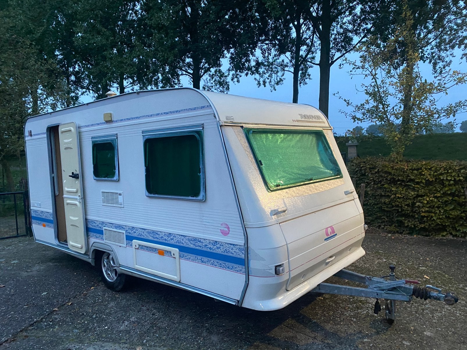 Adria 431 DN met voortent, Vast bed, Rondzit, Koelkast, Particulier