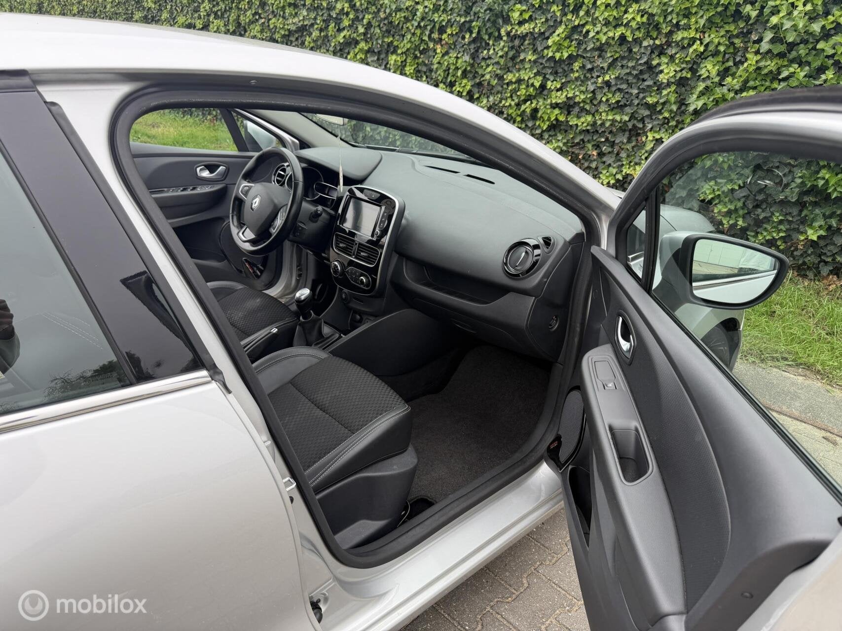 Foto 16 van Renault Clio 0.9 TCe Zen | Camera | Keyless | Leder | Navi |