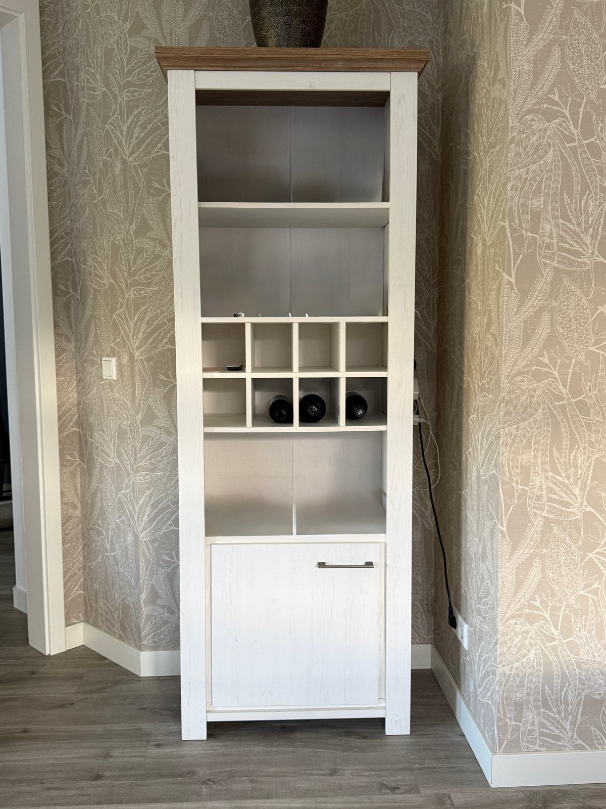 Witte vitrinekast met wijnrek - 197x75x41 cm, Huis en Inrichting, Ophalen, Zo goed als nieuw