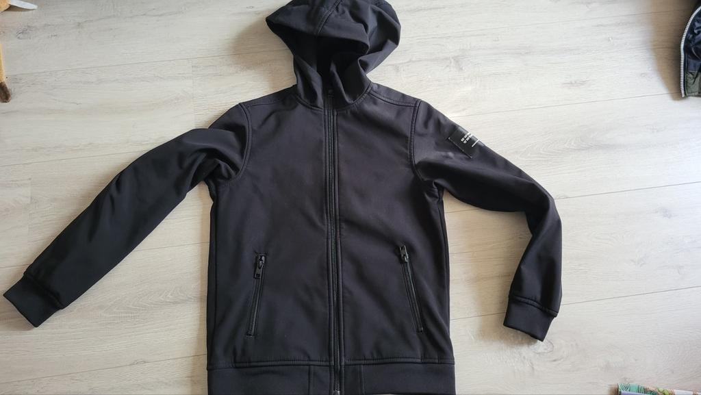 Softshell jas mt 152, Ophalen, Zo goed als nieuw, Jas, Jongen